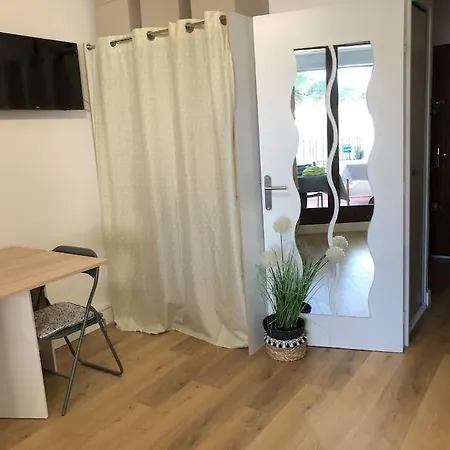 En Bord De Mer, A Apartment