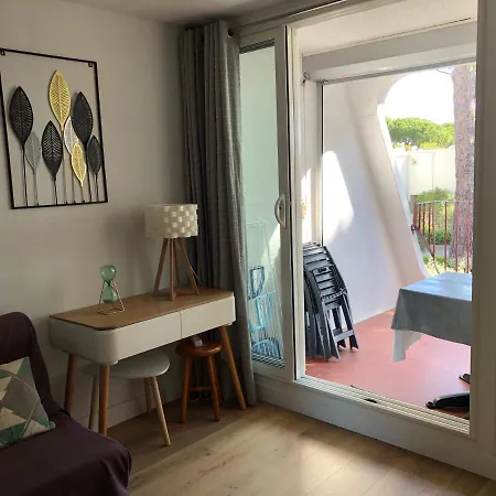 Apartment En Bord De Mer, A *
