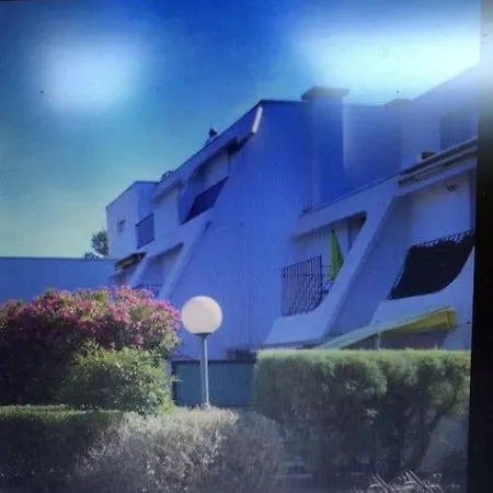 En Bord De Mer, A Apartment