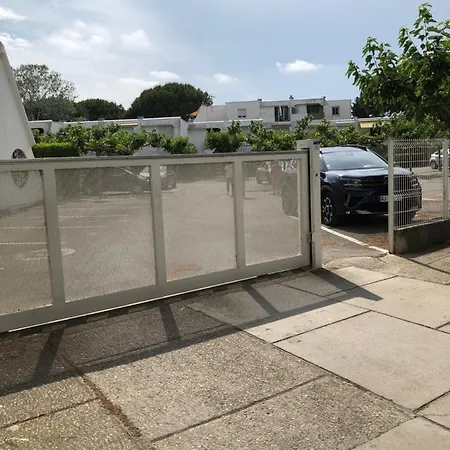 Apartment En Bord De Mer, A *