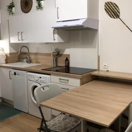 Apartment En Bord De Mer, A *